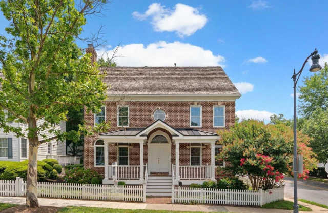 405 TSCHIFFELY SQUARE RD photos photos