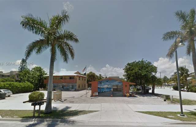 305 S Ocean Dr Gallery 1