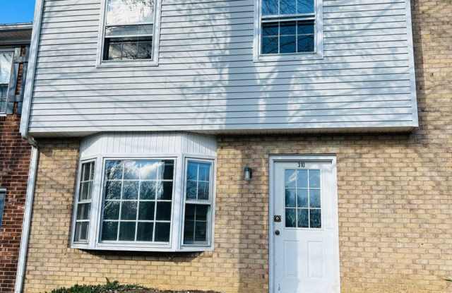 Spacious Townhome in Blacksburg, VA. - 310 Broce Drive, Blacksburg, VA 24060