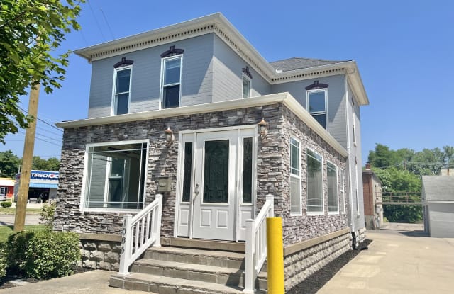 1085 W Main Street - 1085 West Main Street, Troy, OH 45373