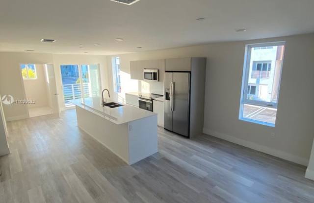 19380 NE 26 Avenue Gallery 2