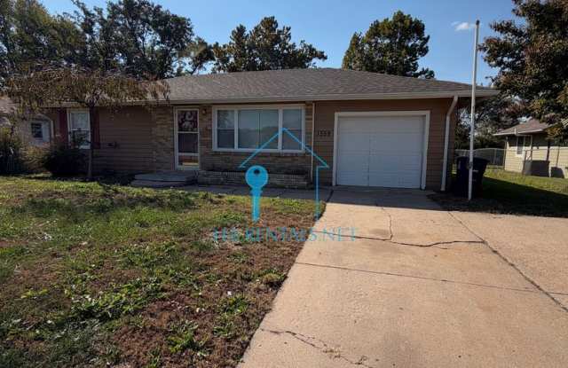 Two bed one bath available now! Gallery 1