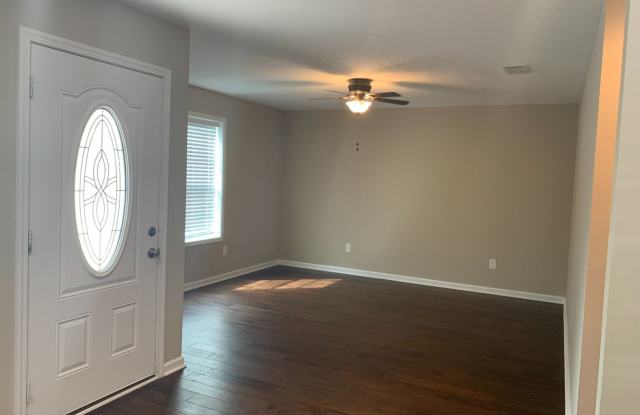 Conveniently Located Home Near Downtown Tullahoma Gallery 4
