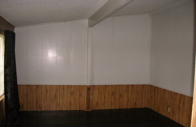 207 Elm Gallery 3