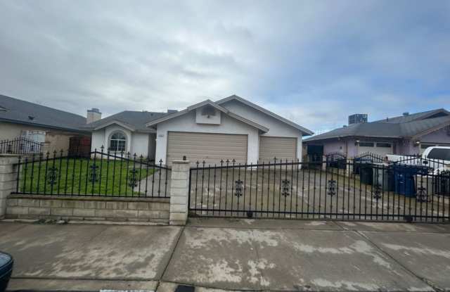 Coming soon- Spacious 3 bed/2bath Single Family home in Delano!! photos photos