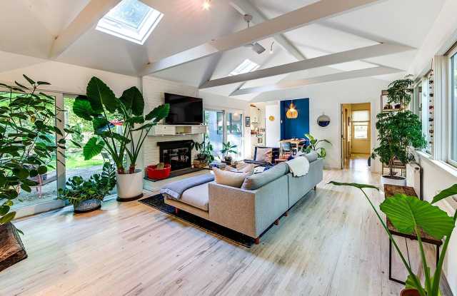 8 Wooded Oak Lane Gallery 2