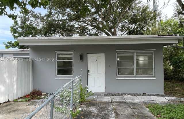 325 SW 14th Ct Gallery 2