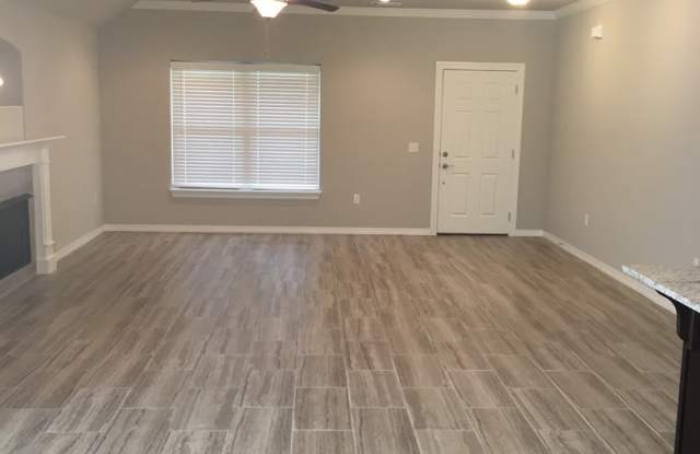 MUST SEE CHARMING HOME!!! Gallery 4