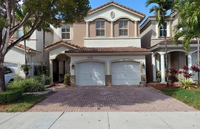 10865 NW 84th St photos photos