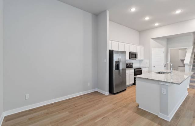 4 BEDROOMS, PRIVATE BACKYARD & DOWNSTAIRS PRIMARY SUITE ...Look no further...Amanda Park is it $1,565 Gallery 4