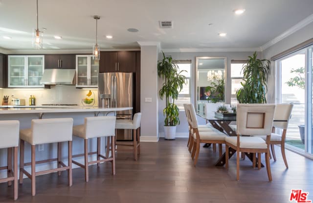2770 Wright Ln - 2770 North Wright Lane, Los Angeles, CA 90068