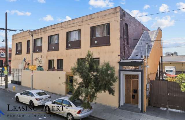 104 South Cummings Street - 1 Gallery 1