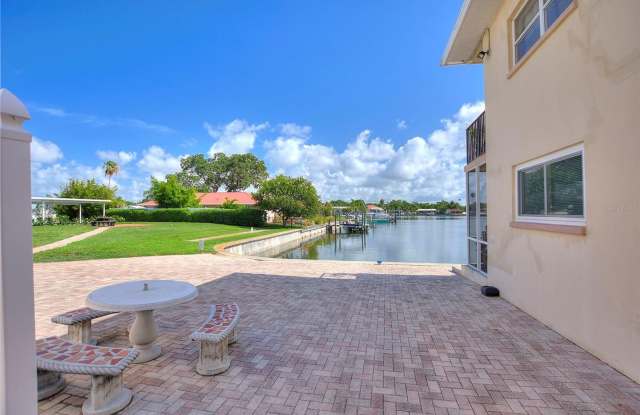 Stunning Marina View Condo in Prime St. Pete Location Gallery 3
