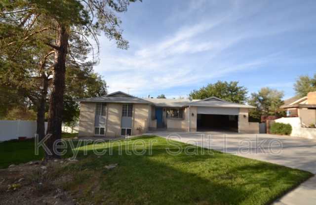 1903 Granduer Dr. photos photos