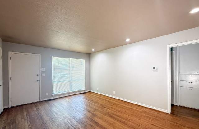 3116 NW 65th St | Hardwood Floors + Sunroom | NW OKC Gallery 3