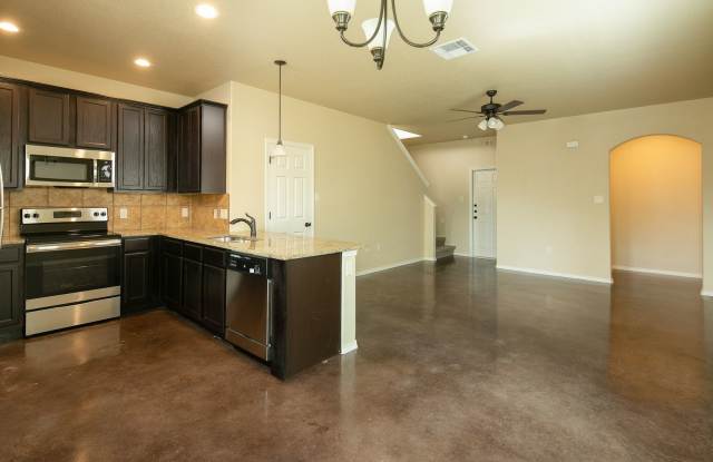 GORGEOUS 3 BEDROOM DUPLEX LOCATED IN BUDA, TEXAS! photos photos