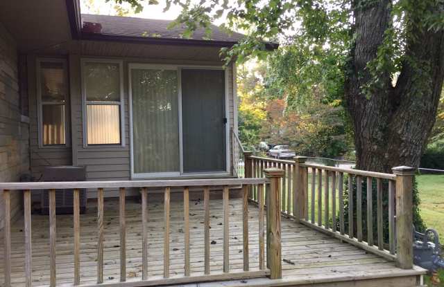 **August 2027** Newly Remodeled Home with Large Backyard & Sunroom!! 3 Bed, 1 Bath!! Gallery 3