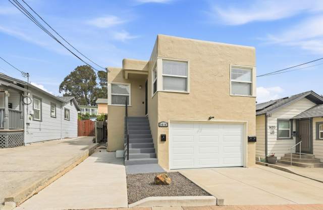 Beautiful 2 Bedroom Upstairs Unit In Desirable Richmond Annex! Gallery 1