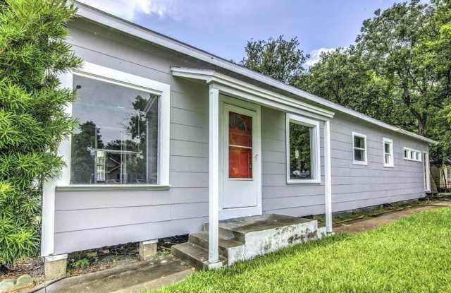 GOURGEOUS 3/1 HOME IN TEXAS CITY, RECENTLY REMODELED, MOVE IN READY! - 701 6th Avenue North, Texas City, TX 77590
