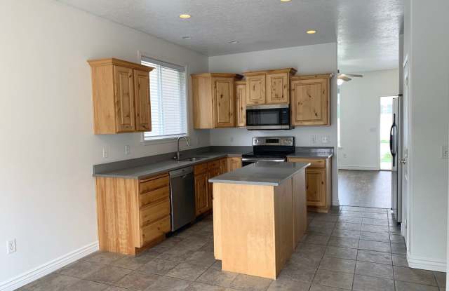 1935 W 2250 N Gallery 4
