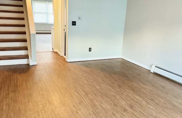 394 Henry Ave Gallery 1