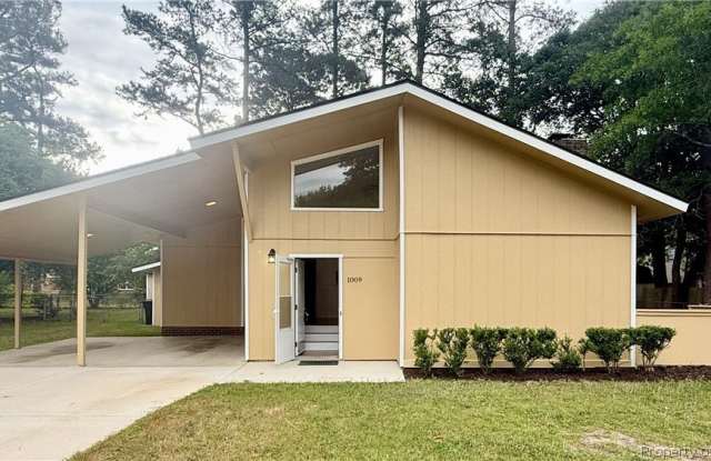 1009 Louisburg Place Gallery 1