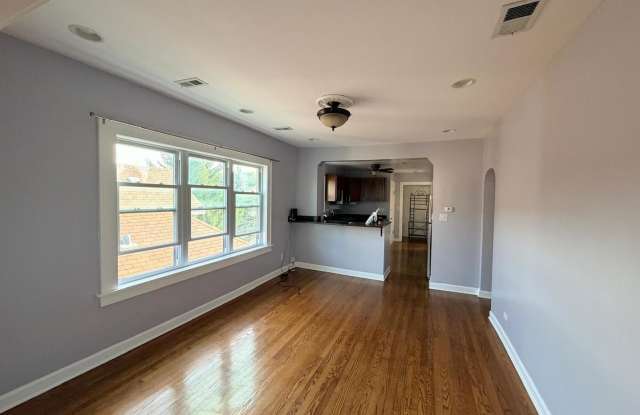 5540 N Luna Avenue Gallery 3