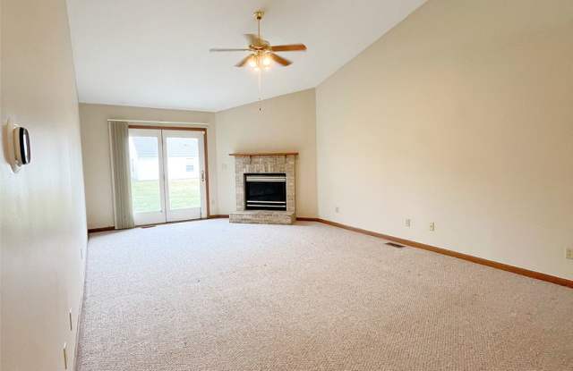 Large 2 Bedroom Condo Gallery 4