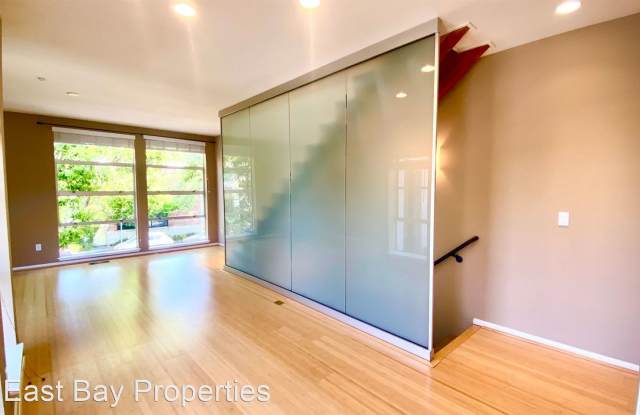 5809 Doyle Street Gallery 2