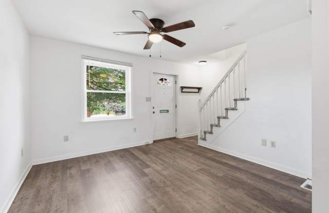 Cozy 2 Bedroom House Available Now! photos photos