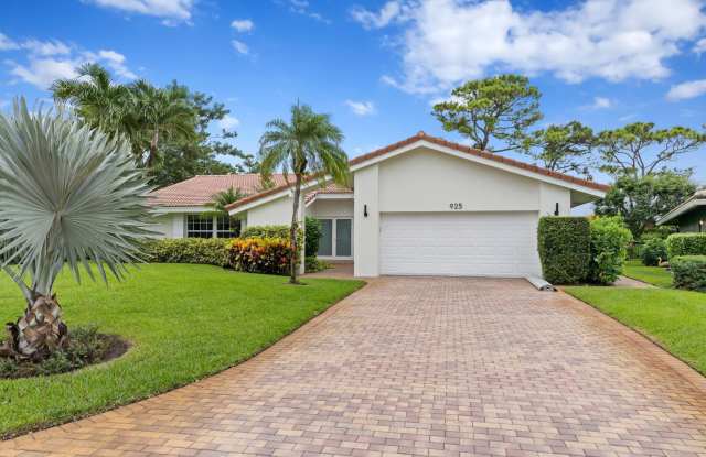925 FOXPOINTE Circle Gallery 2