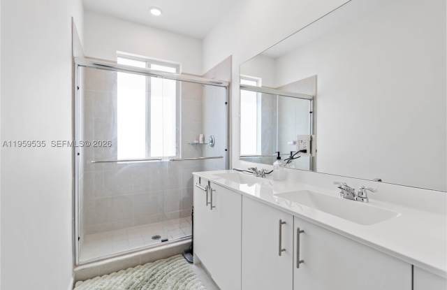 760 SE 13th Ct Gallery 4