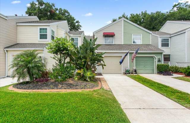 ** MOVE IN SPECIAL- HALF OFF FIRST MONTH RENT ** - 1518 Spindrift Circle West, Neptune Beach, FL 32266