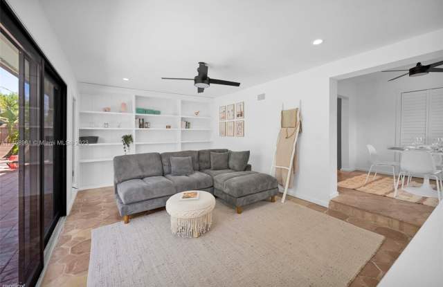 121 NW 55th St # 1 - 121 Northwest 55th Street, Oakland Park, FL 33309