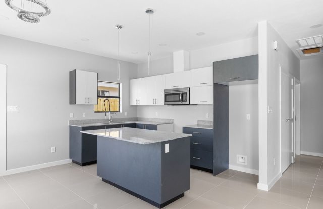 2020 Summerland Ln photos photos