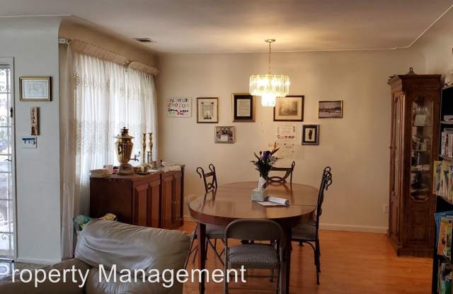 4735 Rose Place Gallery 3