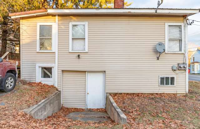 692 Main Road North - Apt. #B - 692 Main Road North, Hampden, ME 04444 692 Main Road North - Apt. #B - 692 Main Road North, Hampden, ME 04444