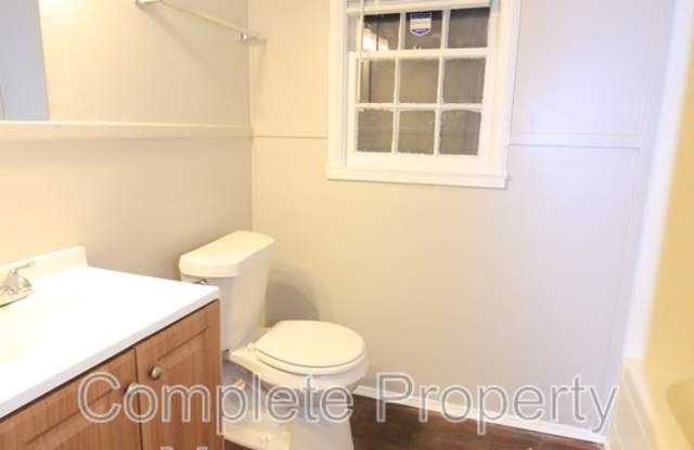 449 7th Street West - 1 Gallery 4