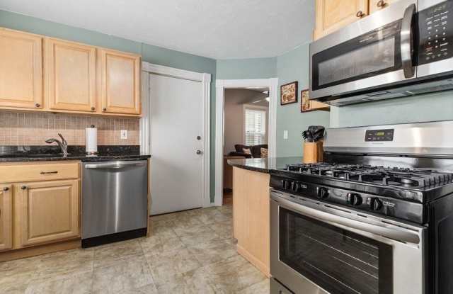 84 Willow St unit: 2 photos photos