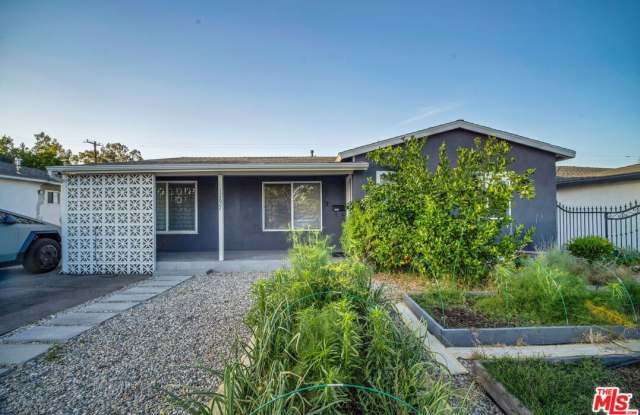 12827 Sylvan St photos photos