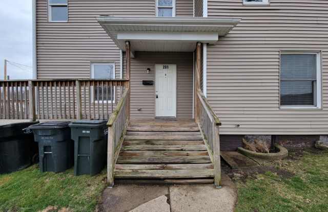 3 bed, 2 bath. Close to ND photos photos