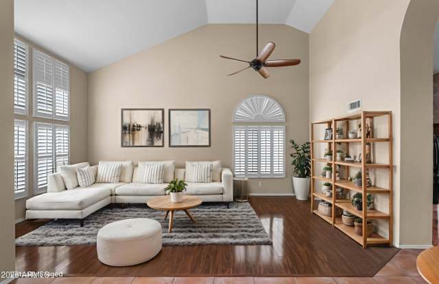 1227 E GLENHAVEN Drive Gallery 2
