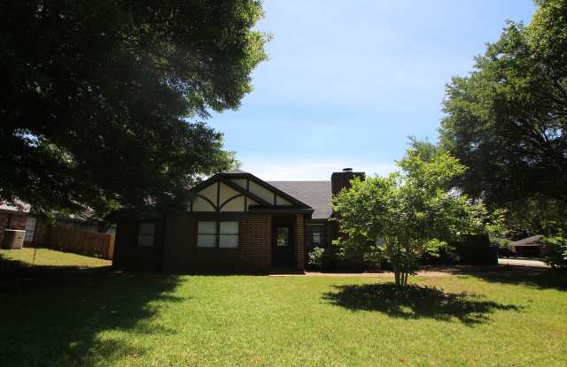 Available! Beautiful 3 bedroom in Whitehouse! Gallery 1