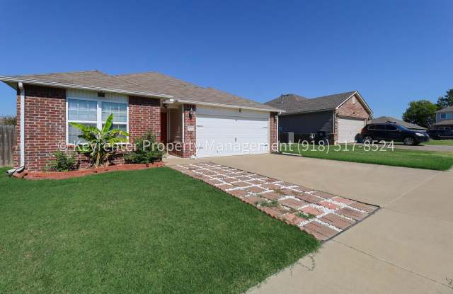 Stunning 3-Bed, 2-Bath Single-Family Home in Bixby! Gallery 4