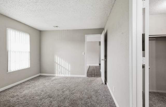 Woodland HIlls Apartments Gallery 2