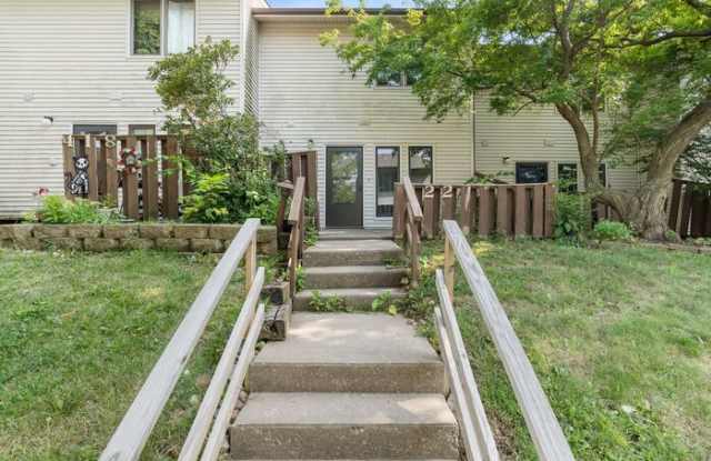 422 Hawaii Court Gallery 2