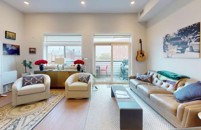 Phenomenal 3BR Penthouse Duplex w/ Skyline & Harbor Views Gallery 1