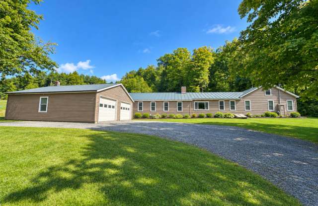 3 bedroom home with 2 car garage Gallery 1