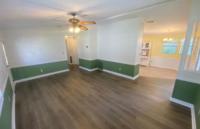 Beautiful 2 + 2, ANNUAL Lease In Orange Blossom Hills Gallery 4