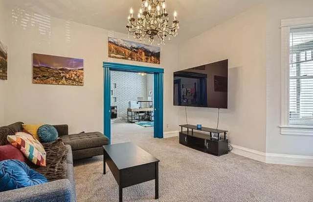 3247 West 19th Avenue - Carriage Unit B Gallery 2